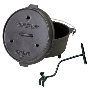 Univerzální litinový hrnec Camp Chef Deluxe Dutch Oven 30 cm s poklicí a zvedákem