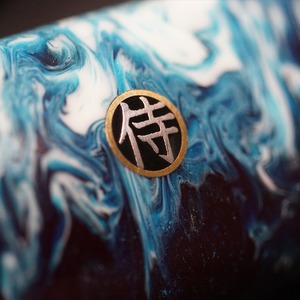 Sada kuchařských nožů Dellinger RESIN FUTURE Blue 2+1 zdarma - nůž Dellinger Resin Santoku.