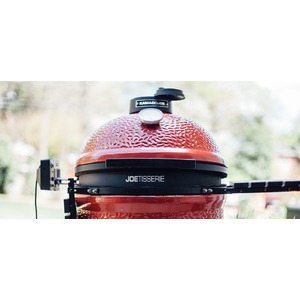 Elektrický otočný rožeň na grilování Kamado Joe JOETISSERIE - dokonalé pozvolné opékání na otáčejícím se rožni