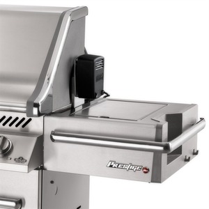 Kanadský plynový gril Napoleon PRESTIGE PRO600  - motor rotisserie, chladící box s prkénkem