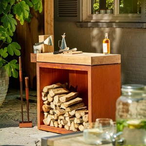 Pracovní stůl OFYR Butcher Block Storage 90 - praktický stůl pro vaření, servírování a ukládání dřeva (základní provedení corten s teakovou deskou)