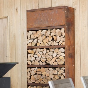 Regál na dřevo OFYR Wood Storage 100 - elegantní a funkční skřín navržená speciálně pro uložení dřeva (corten)