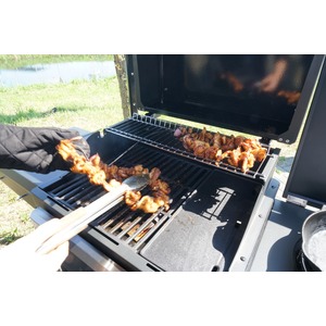 Plynový gril GrandHall Xenon 3 s bočním hořákem - skvělý gril pro rodinné grilování