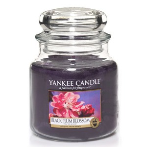 Vonná svíčka Yankee Candle BLACK PLUM BLOSSOM Classic střední